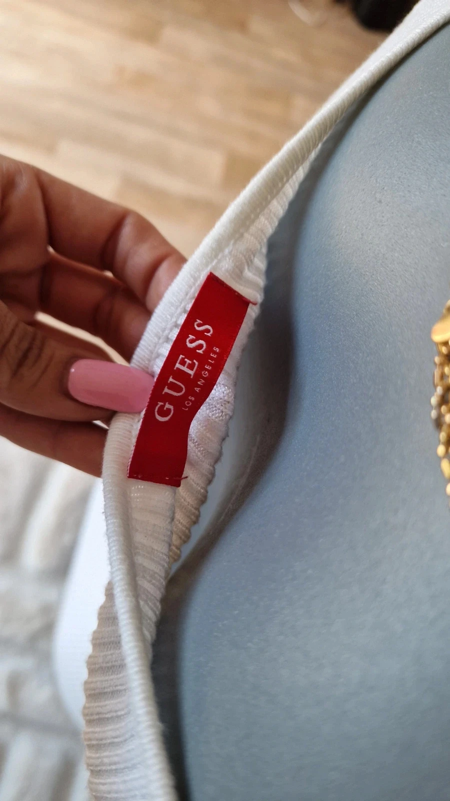 Suéter Guess blanco crema con hombros descubiertos mangas trenzadas T40 – photo 13